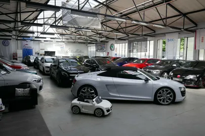 Car image 28