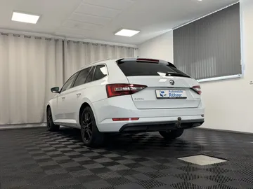 Car image 36