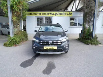 Car image 3