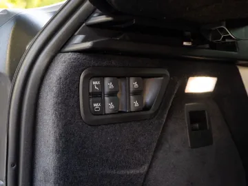 Car image 37