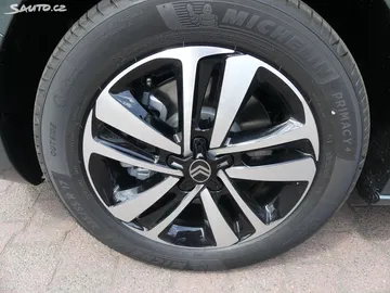 Car image 34