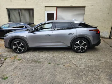 Car image 5