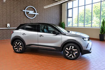 Car image 4
