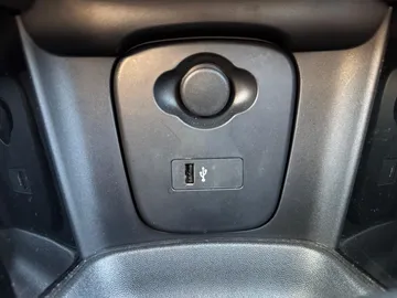 Car image 36