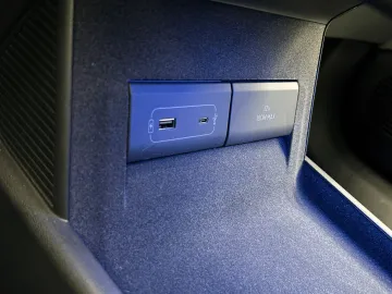 Car image 34