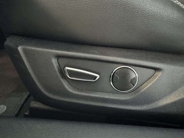 Car image 36