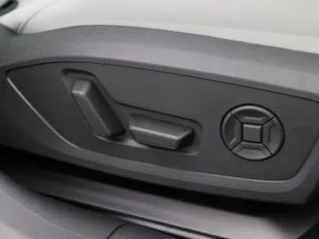 Car image 46