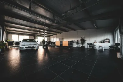 Car image 31
