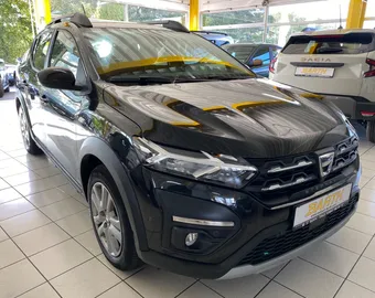 Car image 3