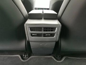 Car image 33