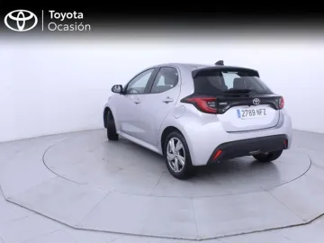 Car image 4