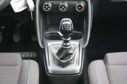 Car image 10