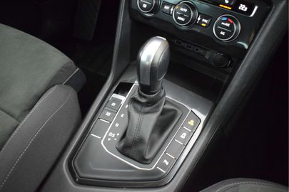 Car image 32