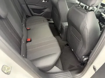 Car image 34