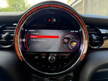 Car image 25