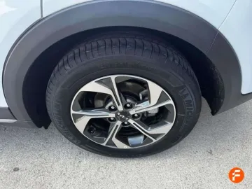 Car image 32