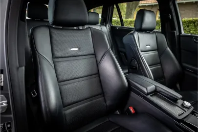 Car image 37