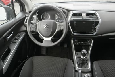 Car image 12