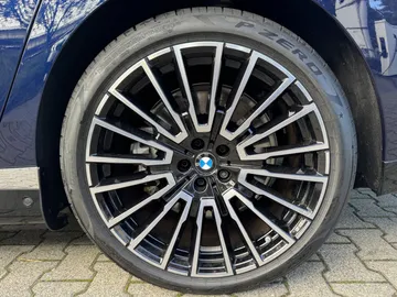 Car image 32