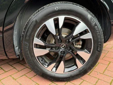 Car image 24