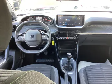 Car image 19