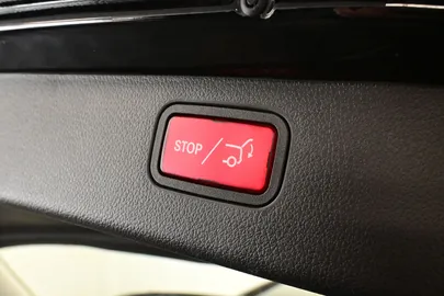 Car image 32