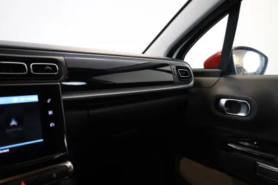 Car image 27