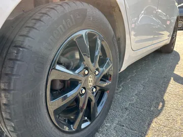 Car image 22