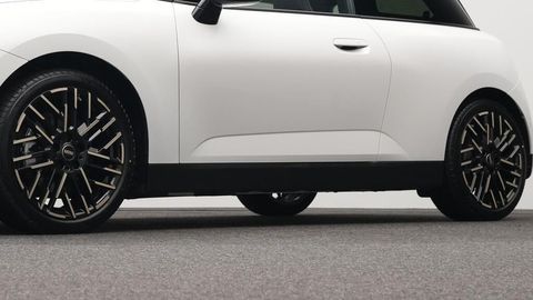 Car image 22