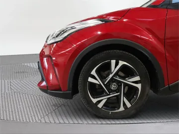 Car image 16