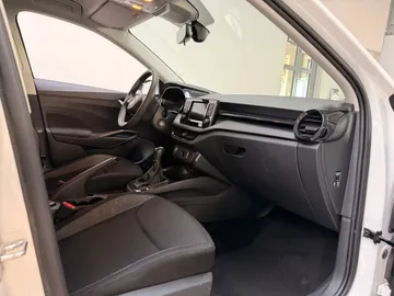 Car image 29