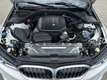 Car image 32