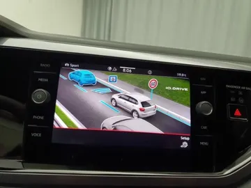 Car image 19