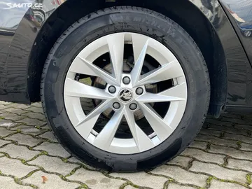 Car image 30