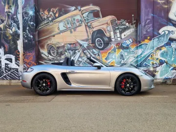Car image 5