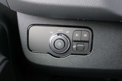 Car image 40