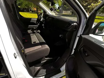 Car image 36