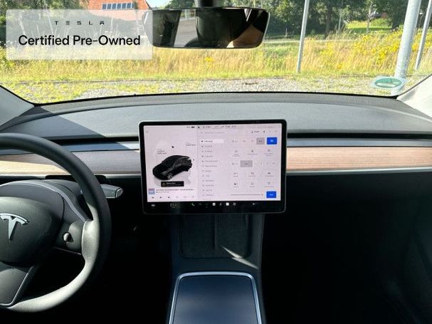 Tesla Model Y Long Range AWD 316 kW image number 14