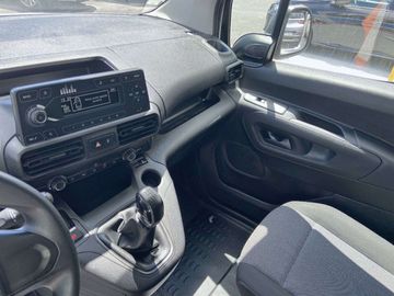 Car image 20