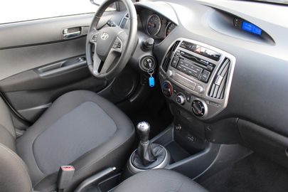 Car image 16