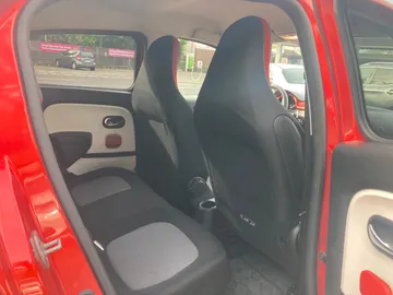 Car image 19
