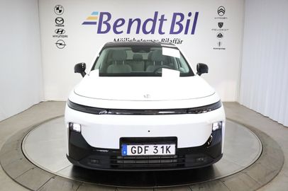 Car image 3