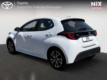Car image 4