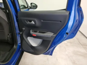 Car image 27
