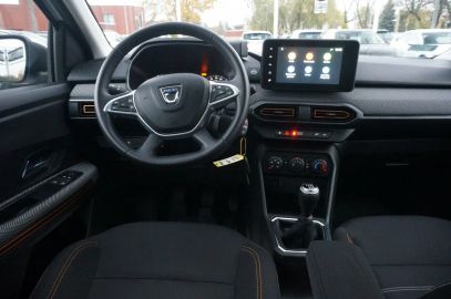 Car image 11