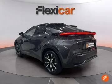 Car image 4