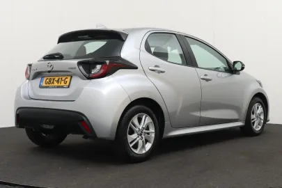 Car image 4