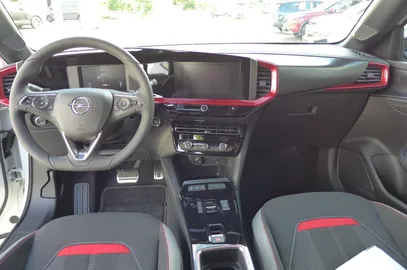 Car image 16