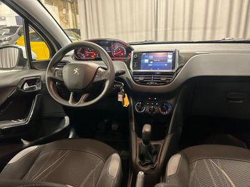 Car image 14