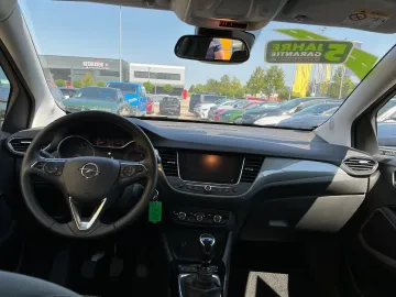 Car image 22